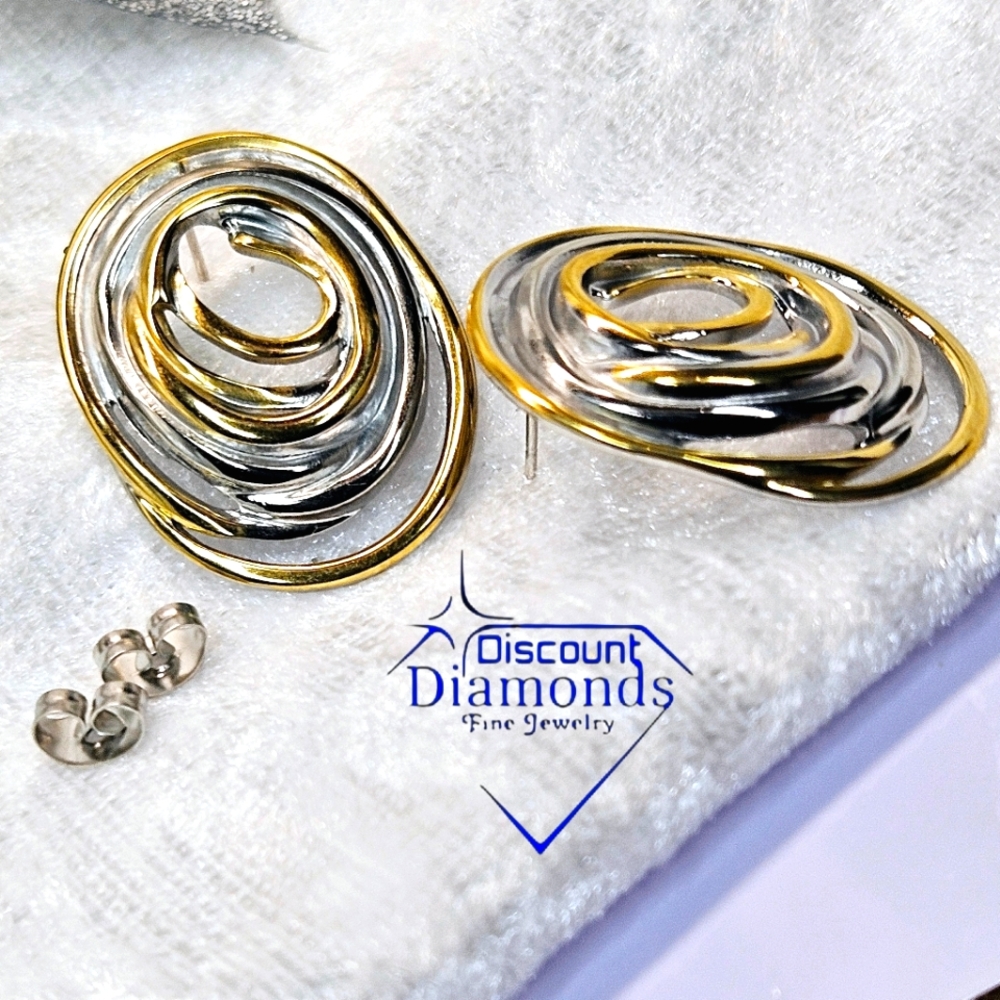 Alternating Overlapping Gold & Silver Pattern on Stainless Steel